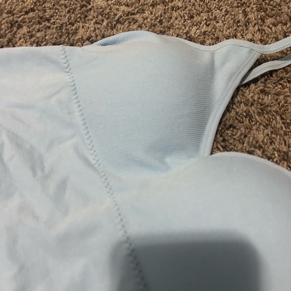 TikTok criss cross bra crop tank - Picture 2 of 4